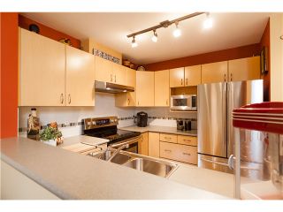 Photo 2: 107 175 E 10TH Street in North Vancouver: Central Lonsdale Condo for sale : MLS®# V1061735