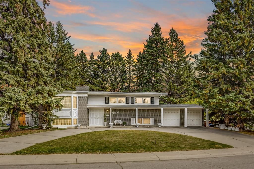 Main Photo: 2008 Ursenbach Road NW in Calgary: University Heights Detached for sale : MLS®# A1148631
