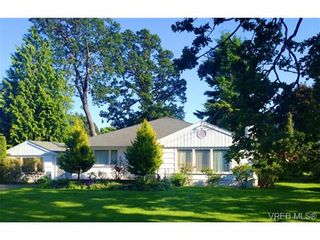 Photo 1: 2193 Cadboro Bay Rd in VICTORIA: OB North Oak Bay House for sale (Oak Bay)  : MLS®# 678175