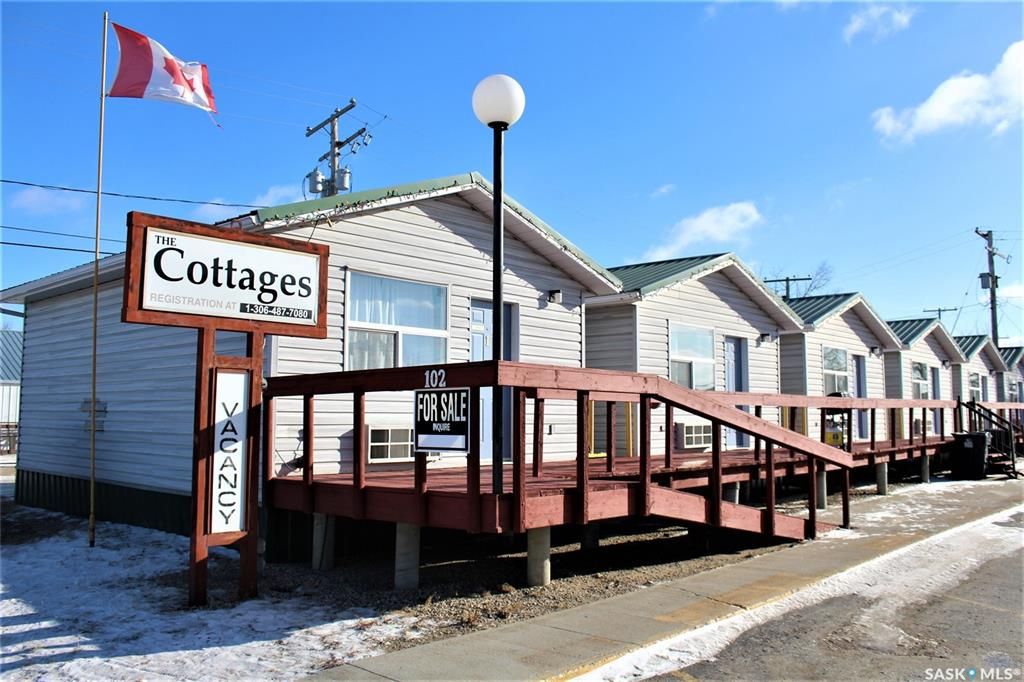 Main Photo: 102 1st Avenue East in Lampman: Commercial for sale : MLS®# SK915184