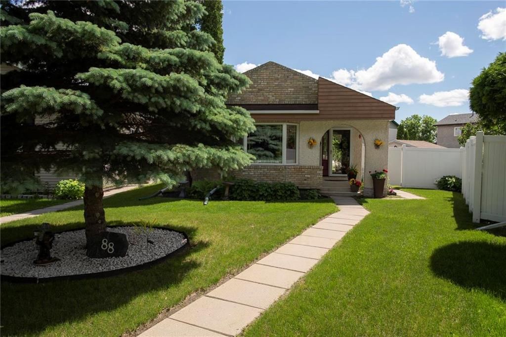 Main Photo: 88 Valewood Crescent in Winnipeg: Meadows West Residential for sale (4L)  : MLS®# 202215863
