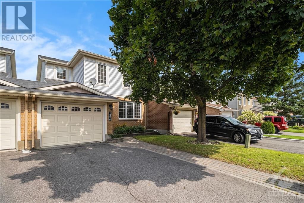 Main Photo: 1924 CRESTMONT PLACE in Ottawa: House for sale : MLS®# 1357360
