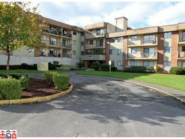Main Photo: 202 45598 MCINTOSH Drive in Chilliwack: Chilliwack W Young-Well Condo for sale : MLS®# H1203127