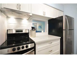 Photo 5: 209 225 MOWAT Street in New Westminster: Uptown NW Condo for sale in "THE WINDSOR" : MLS®# V1016827