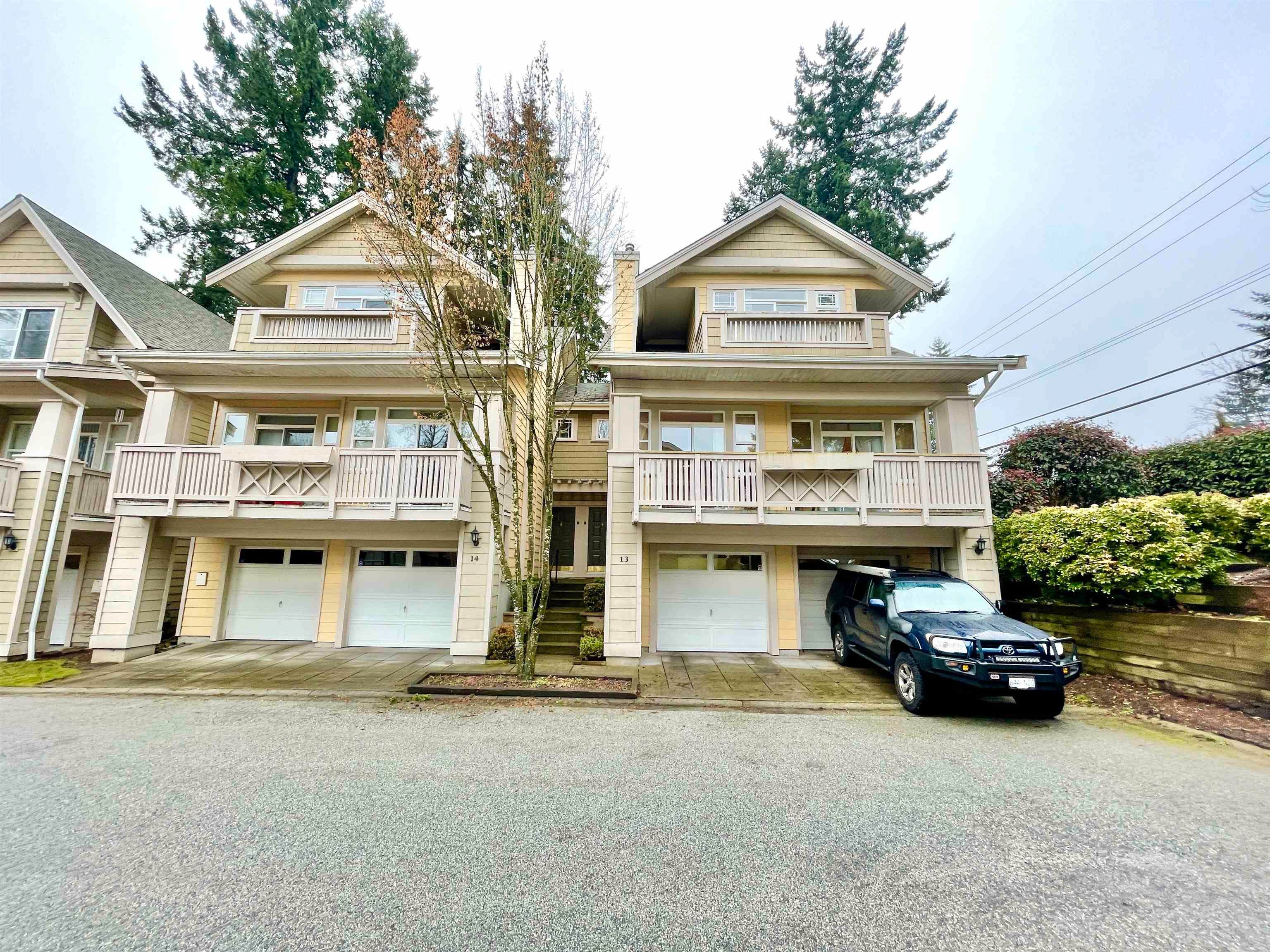Main Photo: 13 2588 152ND Street in Surrey: King George Corridor Townhouse for sale in "WOODGROVE" (South Surrey White Rock)  : MLS®# R2643490
