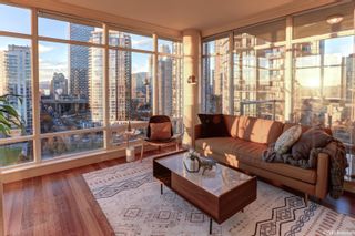 Photo 2: 1903 428 BEACH Crescent in Vancouver: Yaletown Condo for sale in "KING'S LANDING" (Vancouver West)  : MLS®# R2721371
