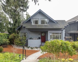 Main Photo: 533 E 18TH Street in North Vancouver: Boulevard House for sale : MLS®# R2870191