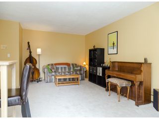 Photo 3: 204 1544 FIR Street: White Rock Condo for sale in "JUNIPER ARMS" (South Surrey White Rock)  : MLS®# F1412897