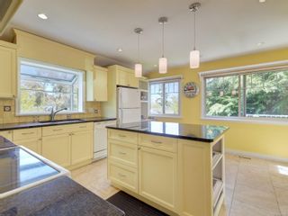 Photo 5: 400 Davida Ave in Saanich: SW Gorge House for sale (Saanich West)  : MLS®# 907946