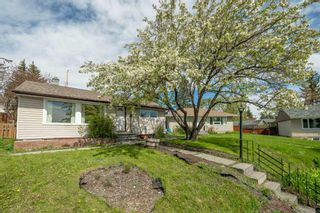 Main Photo: 37 Northmount Crescent NW in Calgary: Thorncliffe Detached for sale : MLS®# A2133063