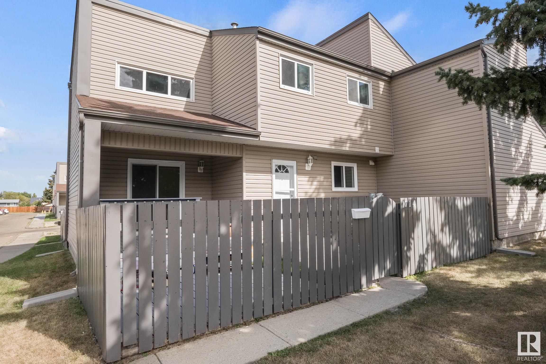 Main Photo: 1714 LAKEWOOD Road S in Edmonton: Zone 29 Townhouse for sale : MLS®# E4313161