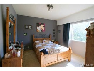 Photo 4: 553 Raynor Ave in VICTORIA: VW Victoria West Triplex for sale (Victoria West)  : MLS®# 683151