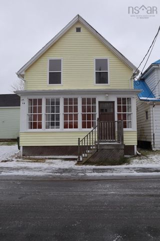 Photo 1: 28 Centre Street in Truro: 104-Truro / Bible Hill Residential for sale (Northern Region)  : MLS®# 202300830