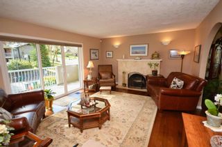 Photo 2: 927 Woodhall Dr in Saanich: SE High Quadra House for sale (Saanich East)  : MLS®# 926779