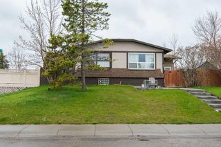 Photo 2: 3859 Fonda Way SE in Calgary: Forest Heights Semi Detached (Half Duplex) for sale : MLS®# A2130817
