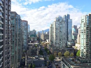 Photo 1: 2408 909 MAINLAND Street in Vancouver: Yaletown Condo for sale in "Yaletown Park II" (Vancouver West)  : MLS®# R2157155