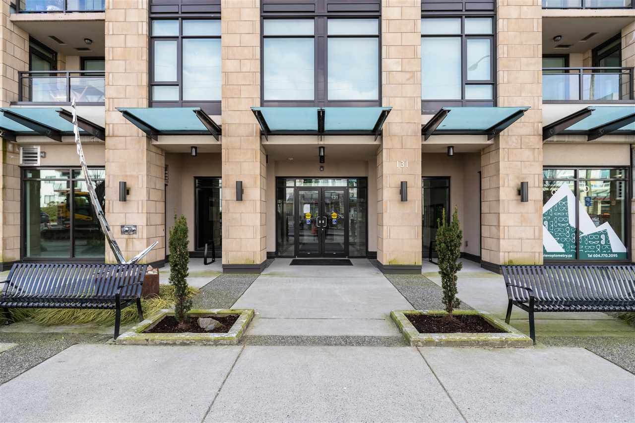 Main Photo: 411 131 E 3 Street in North Vancouver: Lower Lonsdale Condo for sale in "The Anchor" : MLS®# R2452672