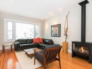 Photo 3: 2281 GRAVELEY Street in Vancouver: Grandview VE House for sale (Vancouver East)  : MLS®# R2137173
