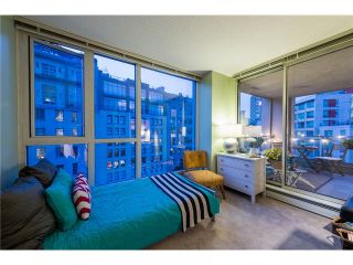 Photo 6: # 702 183 KEEFER PL in Vancouver: Downtown VW Condo for sale (Vancouver West)  : MLS®# V1102479