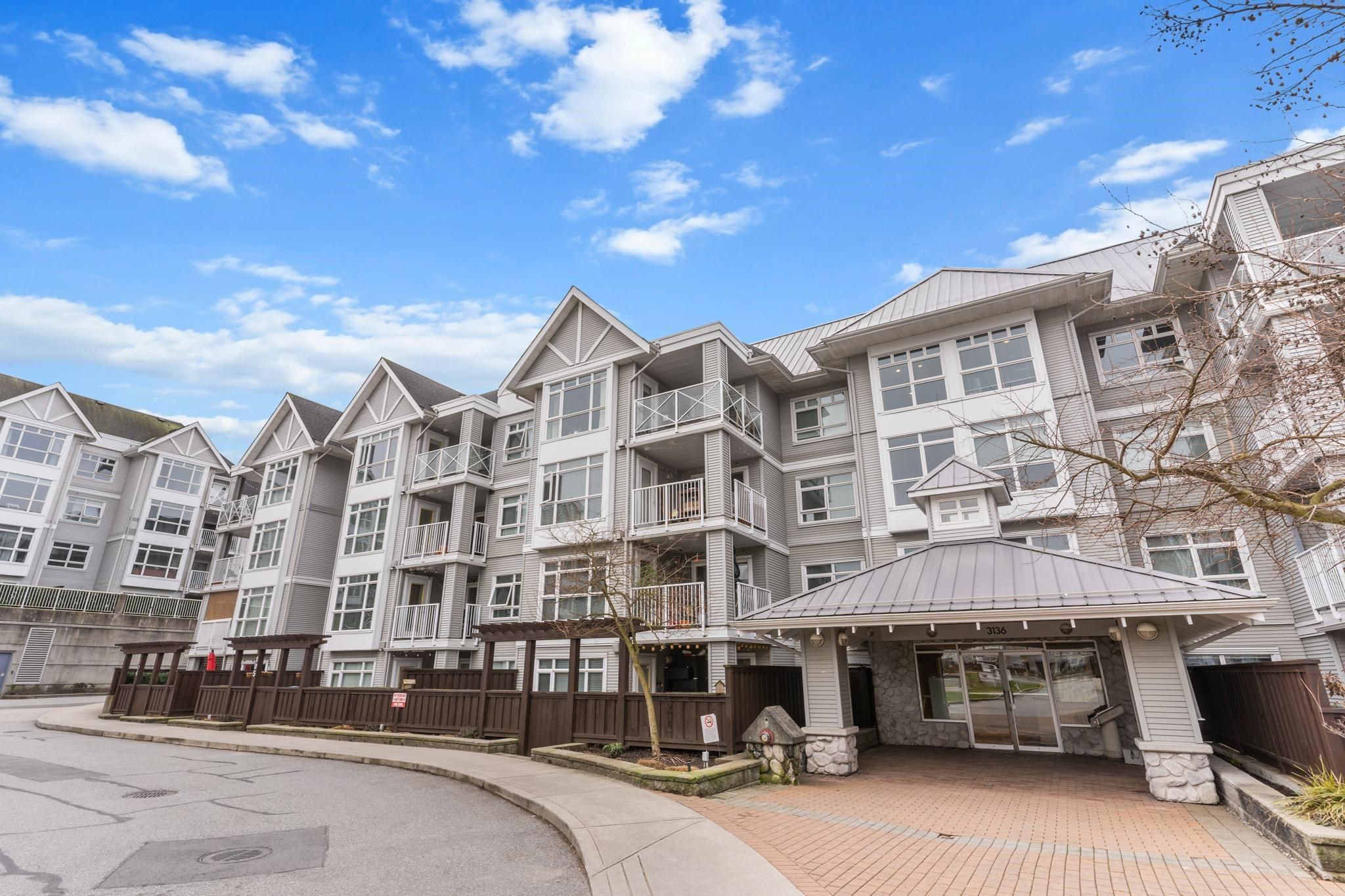 Main Photo: 409 3136 ST. JOHNS Street in Port Moody: Port Moody Centre Condo for sale in "SONRISA" : MLS®# R2848921