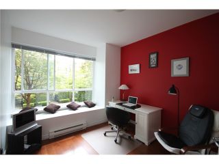 Photo 7: 6717 VILLAGE Grove in Burnaby: Highgate Townhouse for sale in "THE MONTEREY" (Burnaby South)  : MLS®# V952131