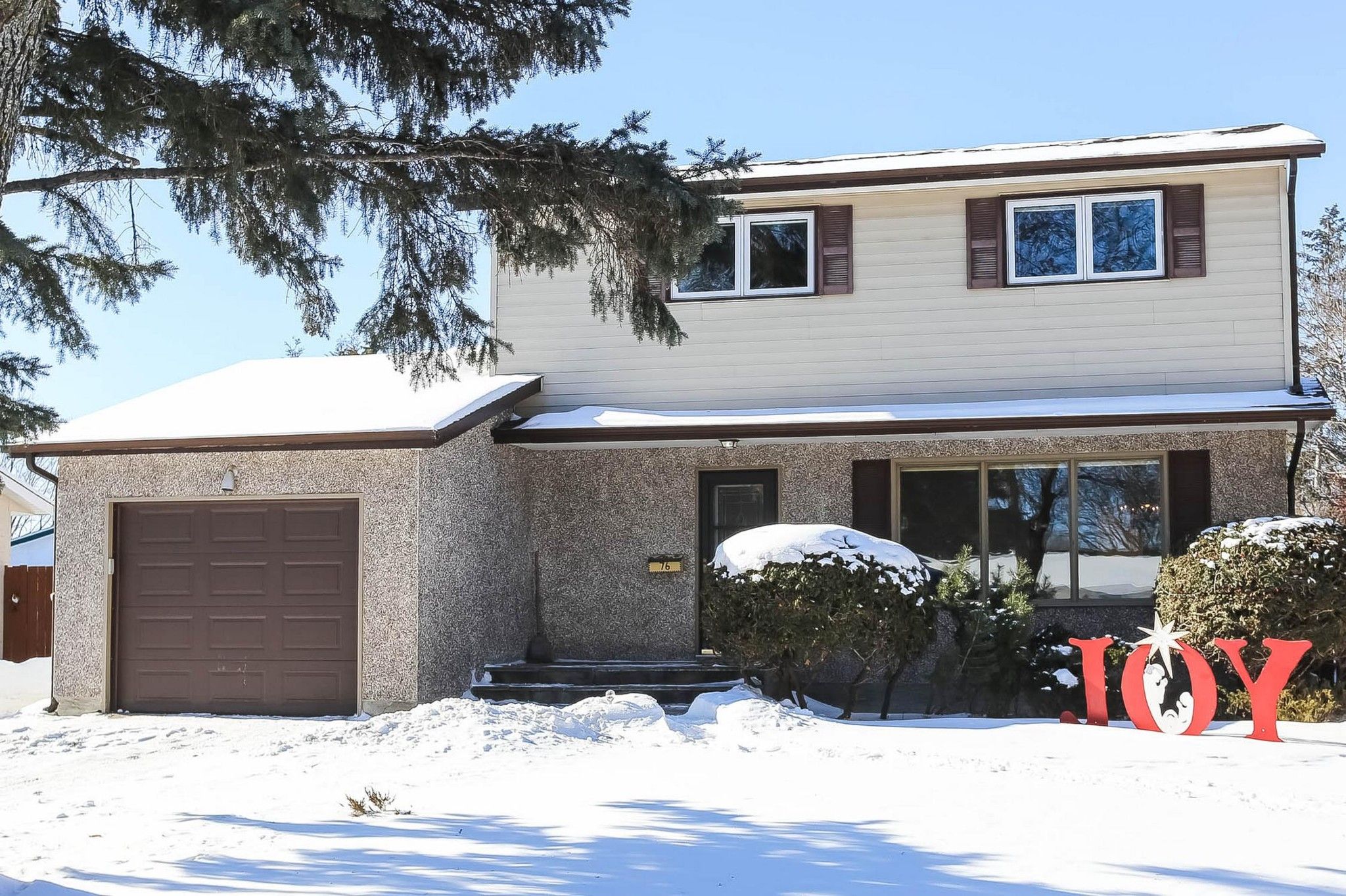 Photo 3: Photos: 76 Hammond Road in Winnipeg: Charleswood Single Family Detached for sale (1H)  : MLS®# 202103156