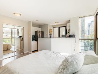 Photo 4: 605 1367 ALBERNI Street in Vancouver: West End VW Condo for sale in "The Lions" (Vancouver West)  : MLS®# R2629046