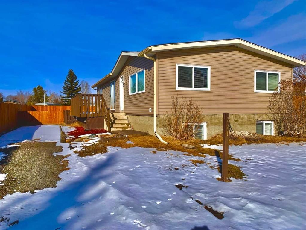 Main Photo: 221 Spring Dale Circle SE: Airdrie Detached for sale : MLS®# A2106631
