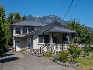 Photo 4: 37767 SECOND Avenue in Squamish: Downtown SQ House for sale : MLS®# R2752159