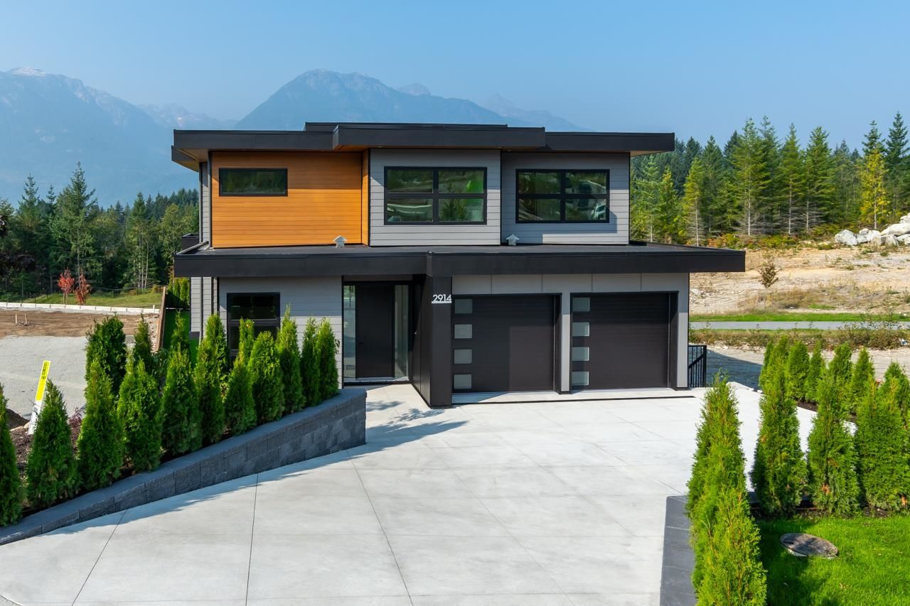 Main Photo: 2914 HUCKLEBERRY Drive in Squamish: University Highlands House for sale in "University Heights" : MLS®# R2636590