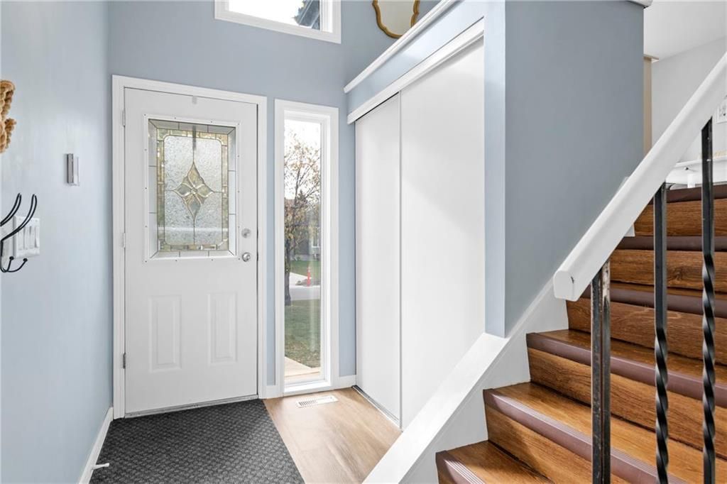 Photo 2: Photos: 206 Willowbend Crescent in Winnipeg: River Park South Residential for sale (2F)  : MLS®# 202024693
