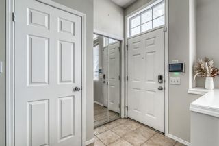 Photo 2: 45 Elgin Gardens SE in Calgary: McKenzie Towne Row/Townhouse for sale : MLS®# A1195086
