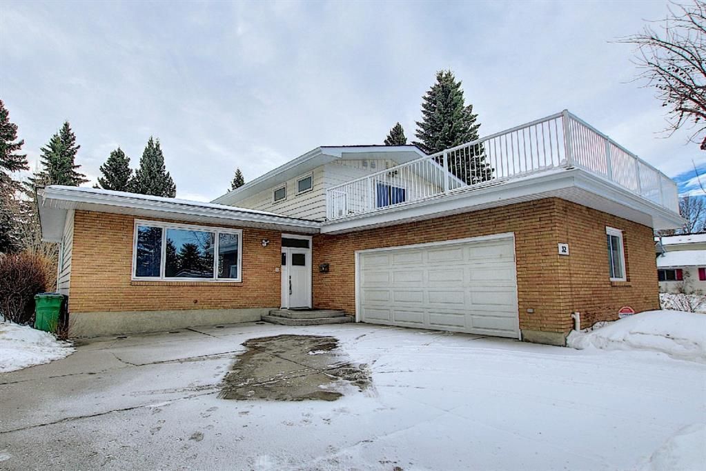 Main Photo: 32 Varcrest Place NW in Calgary: Varsity Detached for sale : MLS®# A1060707