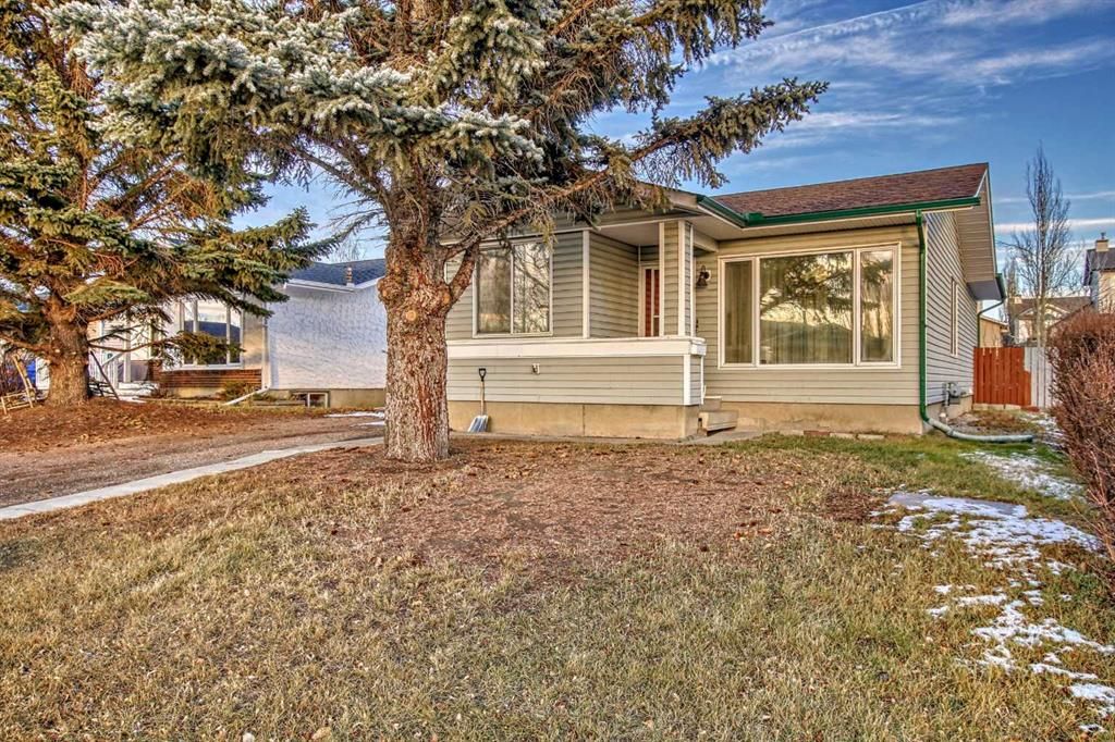 Main Photo: 13 Welch Crescent: Okotoks Detached for sale : MLS®# A2093431