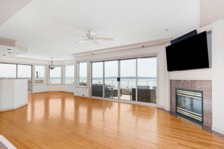 Photo 3: 15596 SEMIAHMOO Avenue: White Rock House for sale in "Top of Bluff East Beach" (South Surrey White Rock)  : MLS®# R2785787