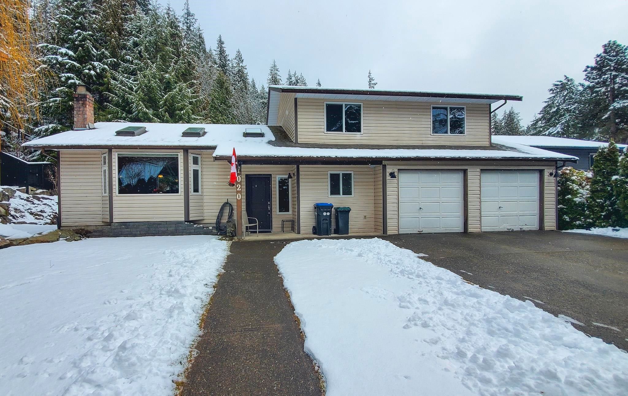 Main Photo: 1020 LANARK Place in Squamish: Garibaldi Highlands House for sale : MLS®# R2750233