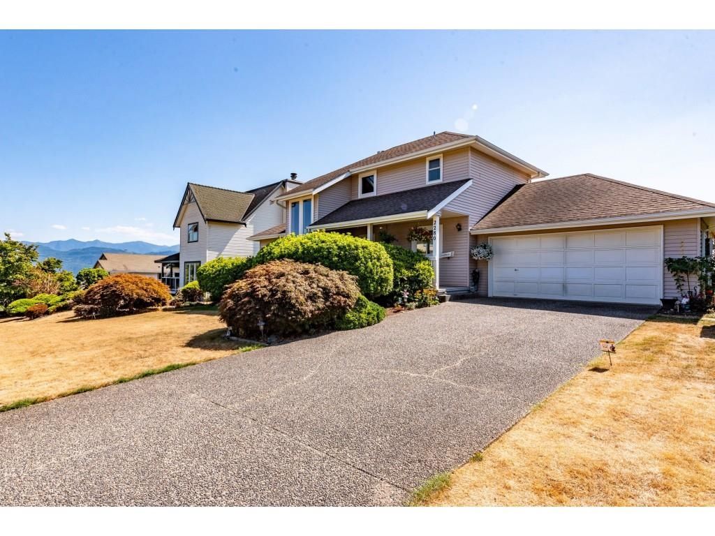 Main Photo: 2280 MOUNTAIN Drive in Abbotsford: Abbotsford East House for sale in "MOUNTAIN VILLAGE" : MLS®# R2611229
