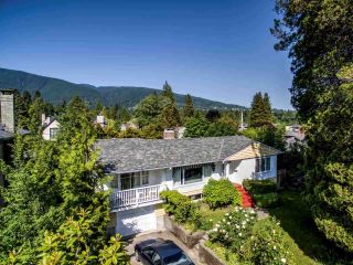 Photo 3: 1016 BELMONT Avenue in North Vancouver: Edgemont House for sale : MLS®# R2374652