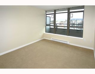 Photo 7: 718 2799 YEW Street in Vancouver: Kitsilano Condo for sale in "THE O'KEEFE" (Vancouver West)  : MLS®# V700424