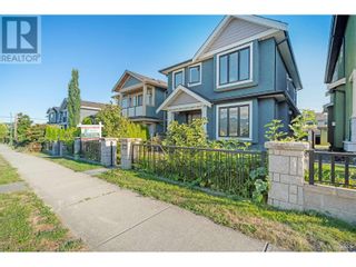Photo 2: 4158 TRIUMPH STREET in Burnaby: House for sale : MLS®# R2809789