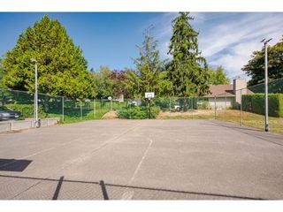 Photo 35: 6020 W GREENSIDE Drive in Surrey: Cloverdale BC Townhouse for sale in "Greenside Estates" (Cloverdale)  : MLS®# R2657637