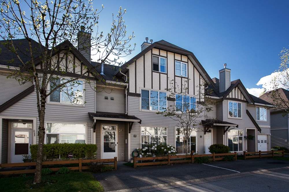 Main Photo: 61 6465 184A Street in Surrey: Cloverdale BC Townhouse for sale in "Rosebury Lane" (Cloverdale)  : MLS®# R2163634