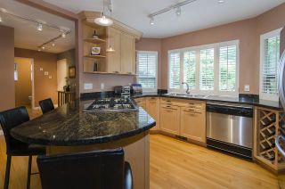 Photo 3: 2151 KIRKSTONE Place in North Vancouver: Lynn Valley House for sale : MLS®# R2073346