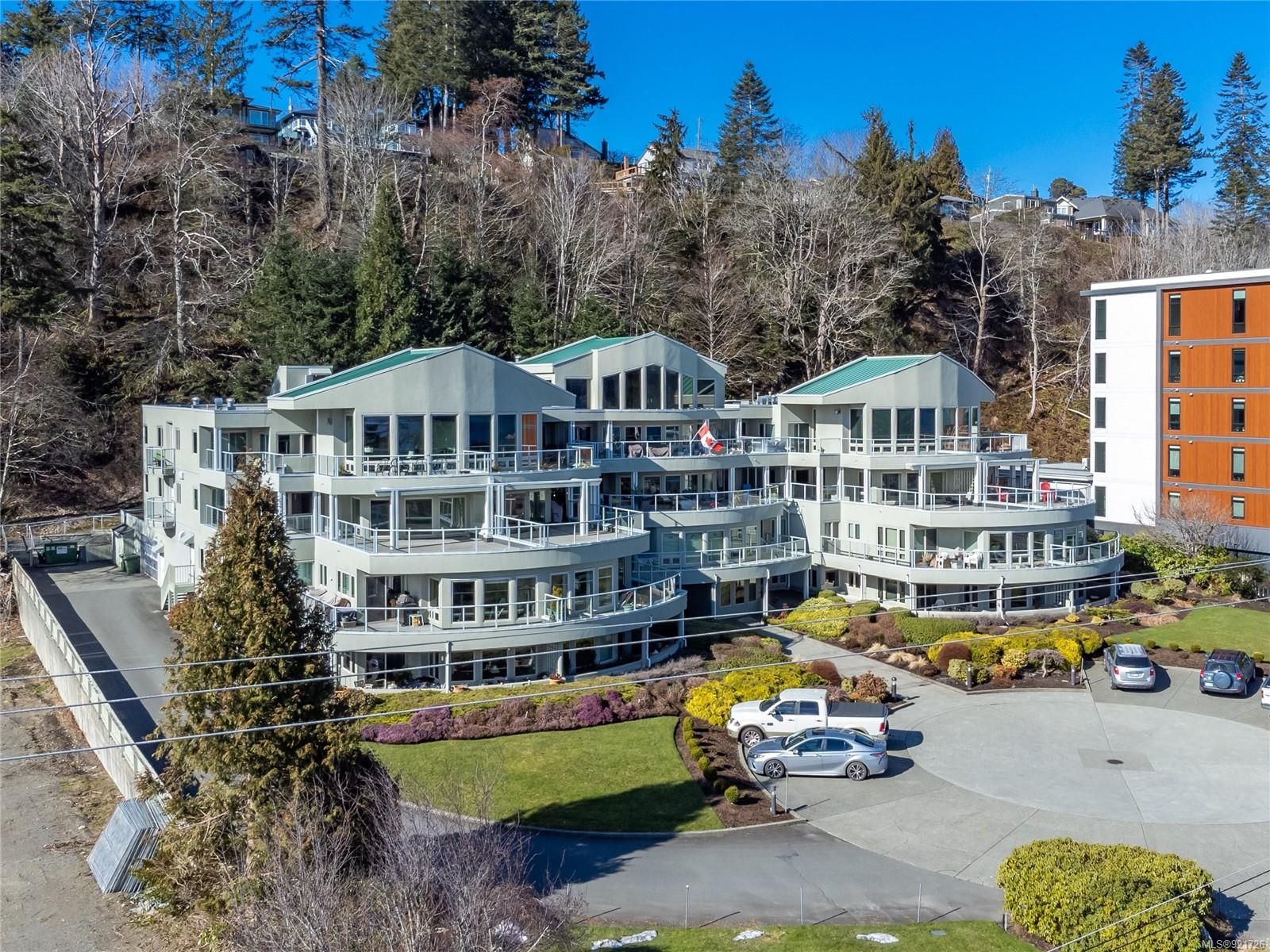 Main Photo: 103 700 S Island Hwy in Campbell River: CR Campbell River Central Condo for sale : MLS®# 921726