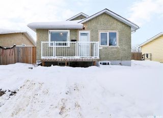 Photo 1: 565 26th Street East in Prince Albert: East Hill Residential for sale : MLS®# SK917276