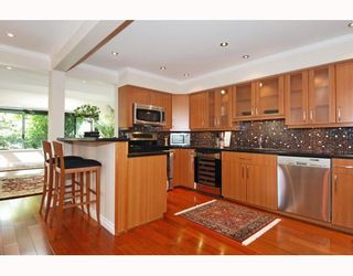 Photo 7: 210 2410 CORNWALL Avenue in Vancouver: Kitsilano Condo for sale in "Spinnaker" (Vancouver West)  : MLS®# V805167