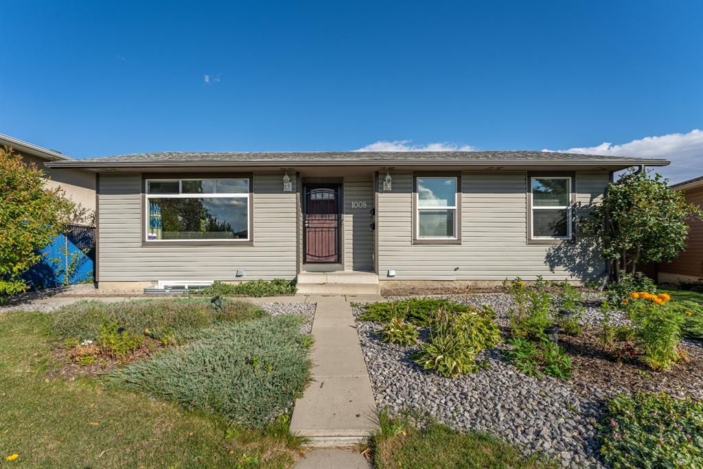 Main Photo: 1008 Pensdale Crescent SE in Calgary: Penbrooke Meadows Detached for sale : MLS®# A1145888