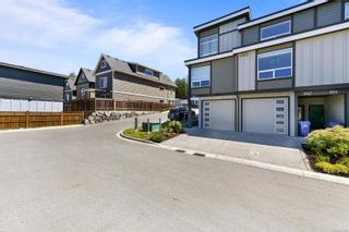 Photo 2: 947 Warbler Close in Langford: La Happy Valley Row/Townhouse for sale : MLS®# 877745