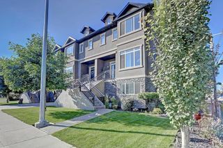 Photo 2: 3454 19 Avenue SW in Calgary: Killarney/Glengarry Row/Townhouse for sale : MLS®# C4203649