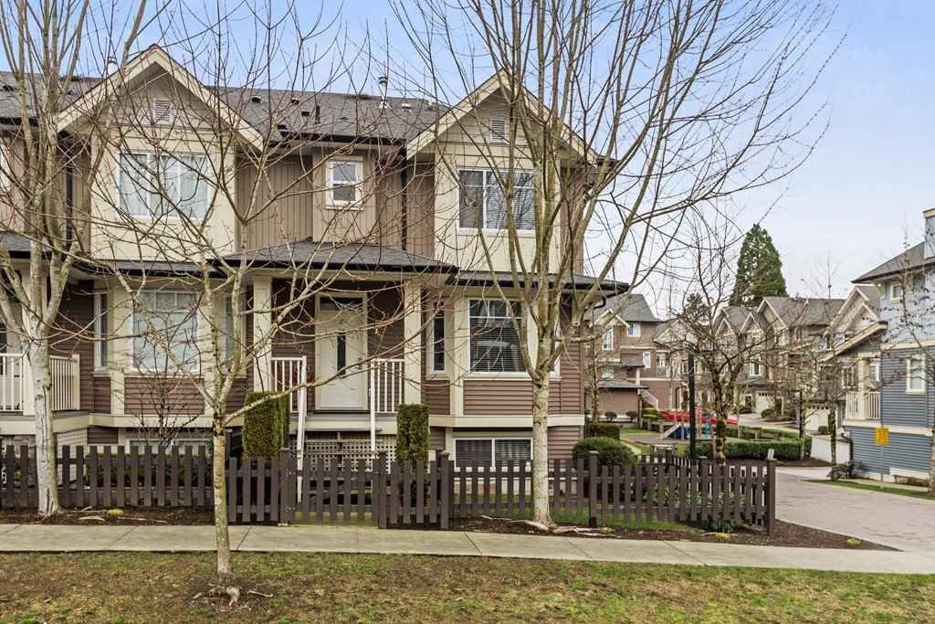 Main Photo: 27 6575 192 Street in Surrey: Clayton Townhouse for sale in "Ixia" (Cloverdale)  : MLS®# R2238279